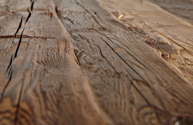 stare drewno ręcznie ciosane stare belki